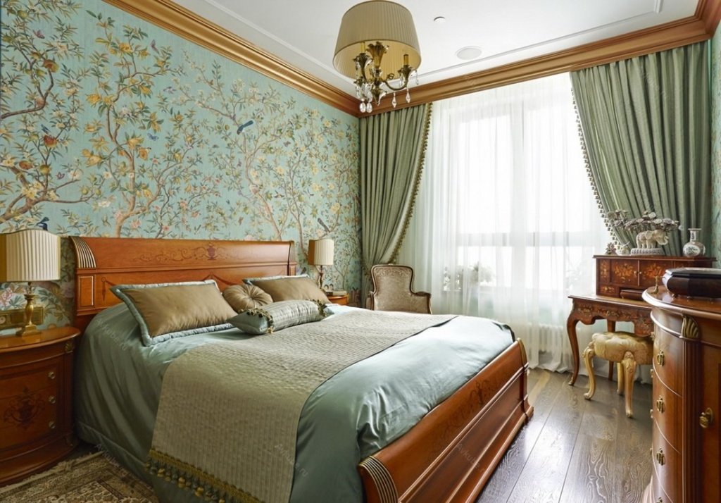 зелений інтер'єр спальні в класичному стилі
