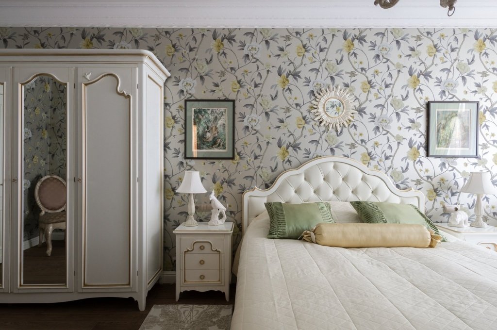 красива спальня в класичному стилі